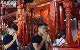 Tấp nập đến Văn Miếu cầu may trước ngày thi THPT Quốc gia 2017